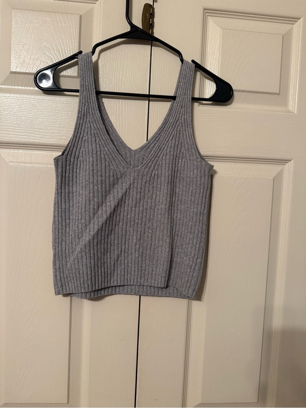 GAP Light Gray Ribbed V-Neck Tank - Picture 3 of 3